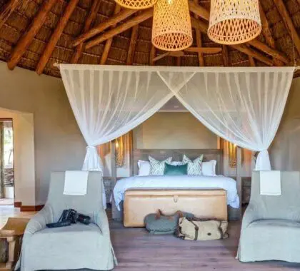 Interior de la suite del Dulini River Lodge.