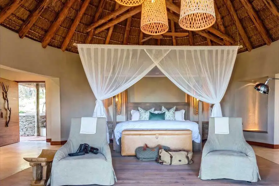Interior de la suite del Dulini River Lodge.