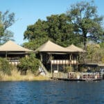 DumaTau se encuentra en la reserva privada Linyanti Game Reserve.