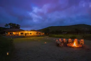 Dunia lodge and fire pit, cozy in the evenings.