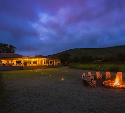 Dunia lodge and fire pit, cozy in the evenings.