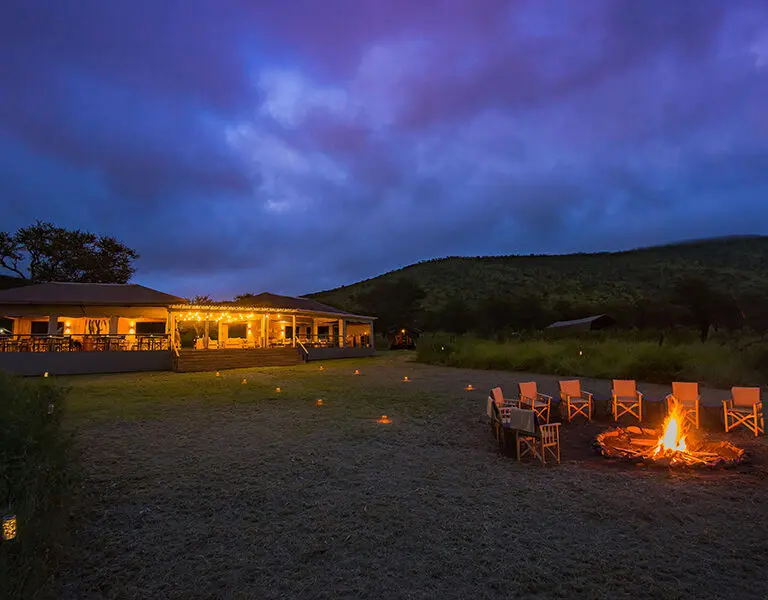 Dunia lodge and fire pit, cozy in the evenings.