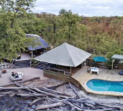 El Elephant Pan Tented Camp está escondido en una concesión cinegética privada.