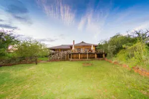 Exterior del Escarpment Luxury Lodge.