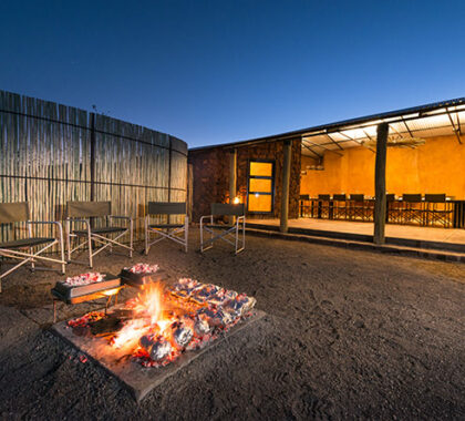 Relax with a pre-dinner drink & post-game drive conversation in the lodge's open-air Boma.
