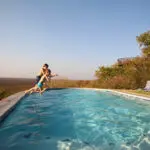 L'Etosha Safari Lodge est idéal pour les familles, avec de nombreux équipements pour les enfants.
