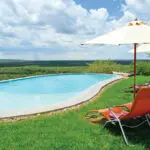 Le lodge dispose de trois piscines et de nombreux espaces pour se détendre et se relaxer.