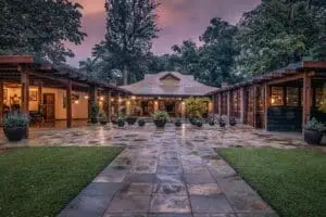 Exterior del Arusha Coffee Lodge.
