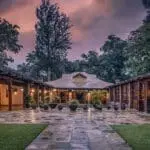 Exterior del Arusha Coffee Lodge.