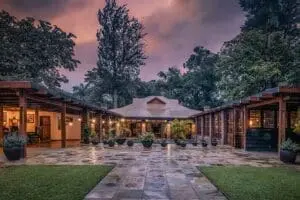 Exterior del Arusha Coffee Lodge.