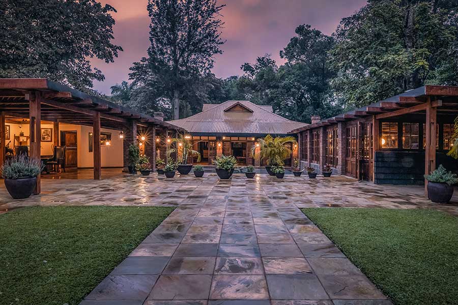 Exterior del Arusha Coffee Lodge.