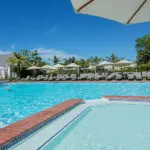 Desea un chapuzón refrescante.