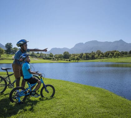 Los niños pueden disfrutar del ciclismo en senderos de ocio. 