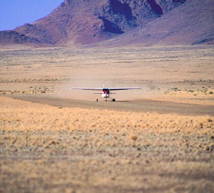 Las pistas de aterrizaje son rudimentarias, pero los pilotos tienen mucha experiencia.