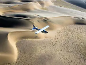 Un viaje por carretera que podría llevar casi todo un día es sólo un corto vuelo en avioneta.