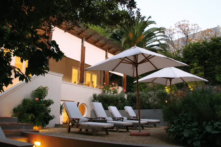  Swimming pool terrace with its sun loungers.
