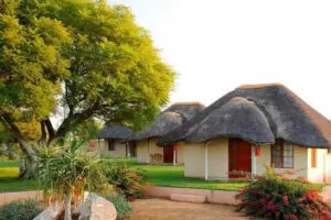 Exterior del bungalow Frans Indongo Lodge.