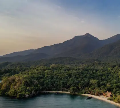 Este aislado santuario se encuentra en una remota playa a orillas del lago Tanganica.