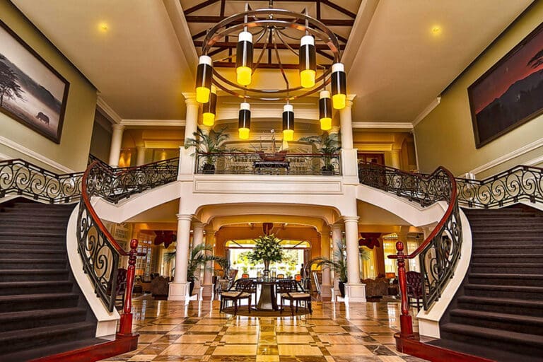 Entrada a Hemingways Nairobi.