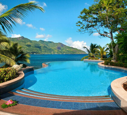 Enjoy a refreshing swim in the sparkling tropical pool, while enjoying spectacular views.

