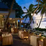 Asómbrese con las espectaculares vistas desde la cubierta del restaurante.