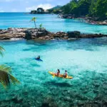 Practique snorkel, kayak o simplemente disfrute de la tranquilidad de sentarse a orillas del mar con las olas como banda sonora | Hilton Seychelles Northolme Resort 