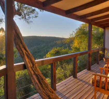 HogHollowCountryLodge-Exterior-DeckPatio