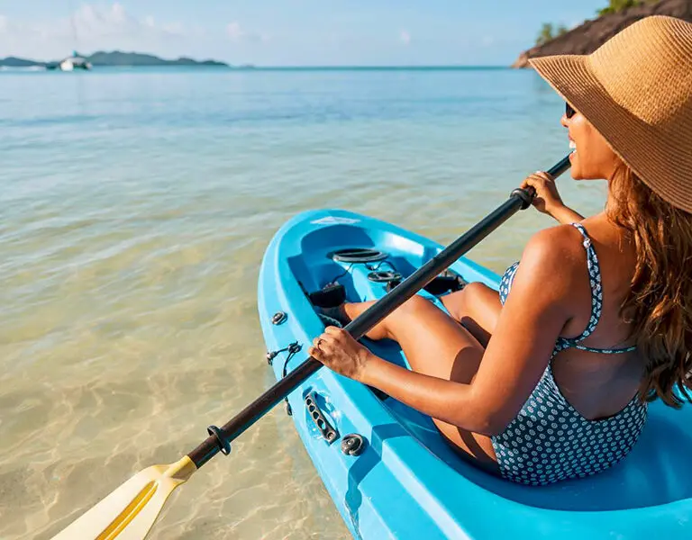 El kayak es una experiencia relajante y activa que pueden disfrutar huéspedes de todas las edades.