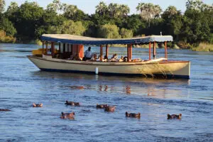 Paseo en barco por el Hotel Ilala Lodge.