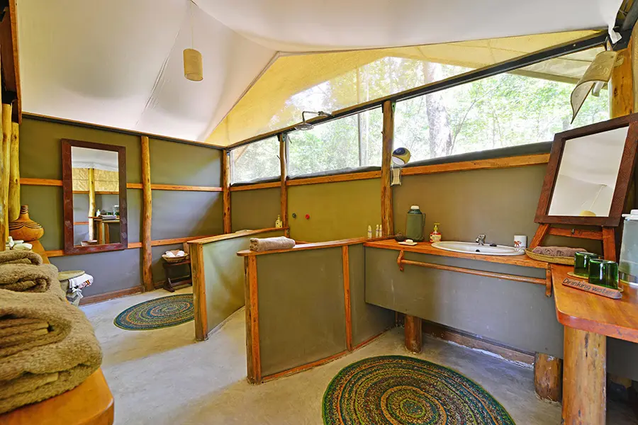 ishasha-wilderness-camp-bathroom