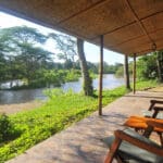 Entre en contacto con el entorno natural en su suite aislada en una tienda de campaña.