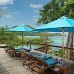 Piscina con vistas del Enchanted Island Resort.