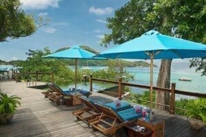 Piscina con vistas del Enchanted Island Resort.