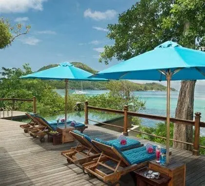 Piscina con vistas del Enchanted Island Resort.