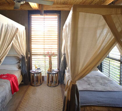 El tercer dormitorio tiene dos camas individuales y baño en suite.