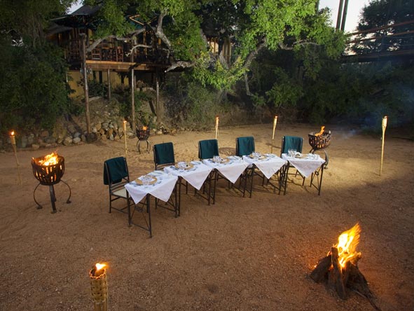 Enjoy a memorable evening siting under the stars while being treated to a sumptuous African feast.
