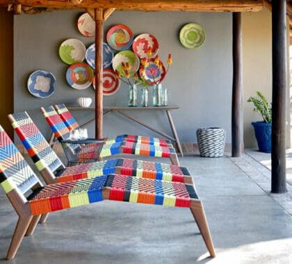 El campamento está repleto de creaciones personalizadas de producción local.