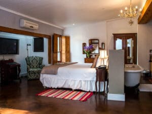 Cada habitación es única en estilo y decoración, pero todas tienen un aire tradicional y un equipamiento moderno.