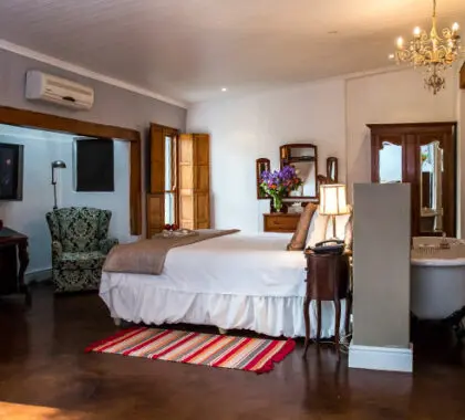 Cada habitación es única en estilo y decoración, pero todas tienen un aire tradicional y un equipamiento moderno.
