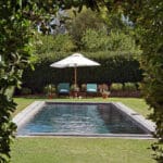 Jan Harmsgat tiene su propia piscina y hermosos jardines en los que relajarse o explorar.