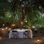 Una experiencia gastronómica tradicional en un campamento.