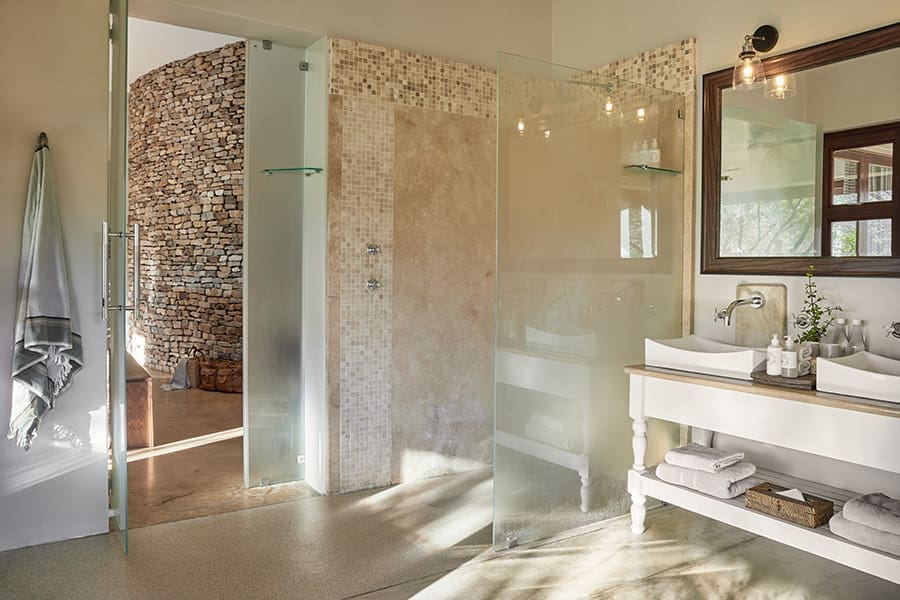 kwandwe-private-game-reserve-melton-manor-bathroom-060