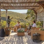 Por la tarde, relájese en la terraza exterior y comente con su guía el programa del día siguiente. 