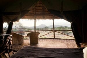 Vista e interior del chalé Kambi ya Tembo.