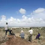 Disfrute de las impresionantes vistas mientras realiza un safari a pie.