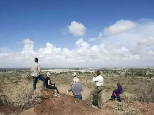 Disfrute de las impresionantes vistas mientras realiza un safari a pie.