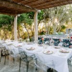 Cena bajo la pérgola.