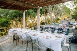 Cena bajo la pérgola.