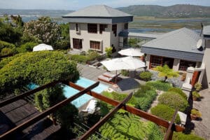 Una lujosa casa de huéspedes situada en Kanonkop Hill, sobre Knysna.