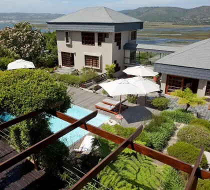 Una lujosa casa de huéspedes situada en Kanonkop Hill, sobre Knysna.